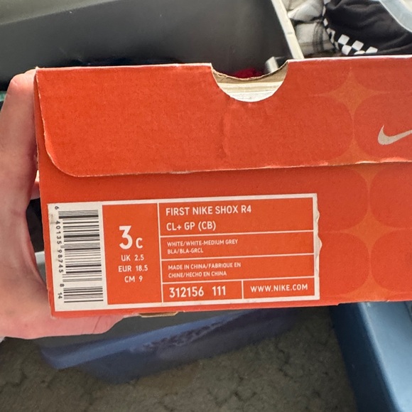 First Nike Shox R4 - Picture 2 of 3
